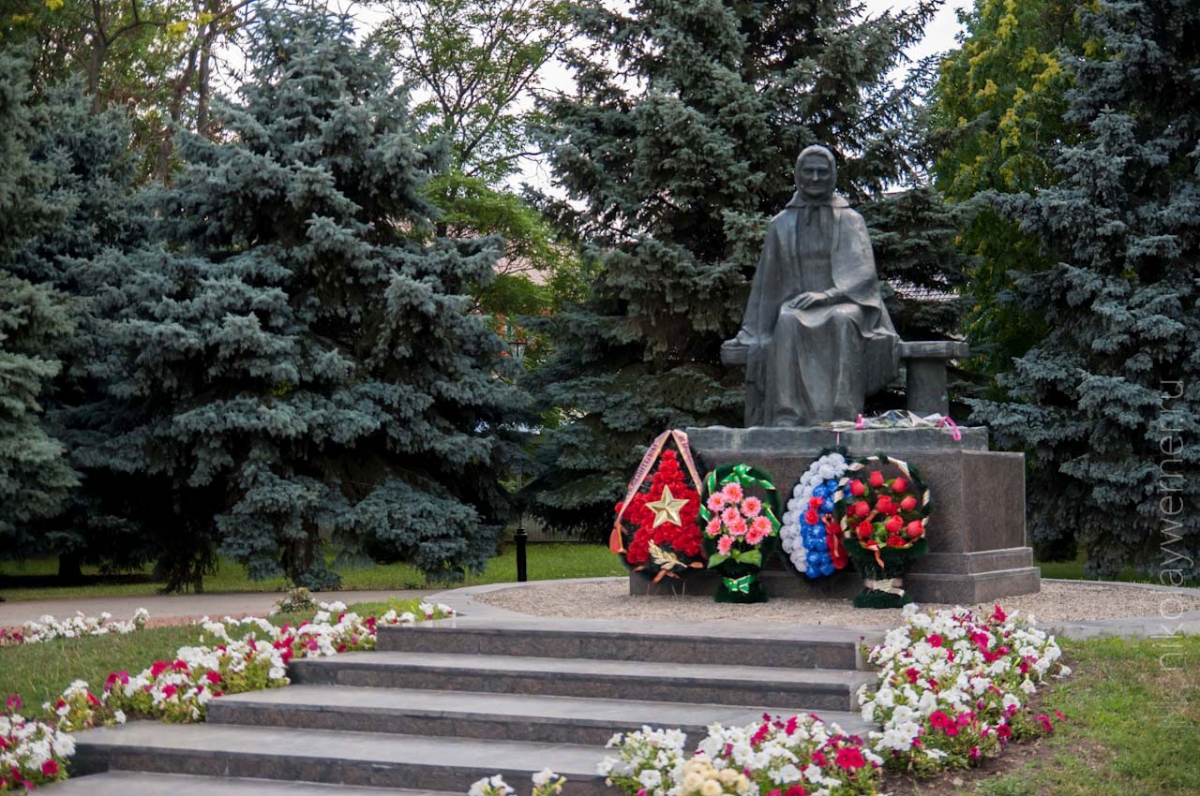 Памятник Епистинии степановой в Тимашевске